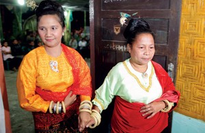Perkawinan Adat Sikka, Flores: Emas Kawin dan Martabat Perempuan