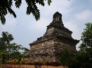 Pesona Candi Arimbi