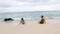 Pantai ini milik kita kawan