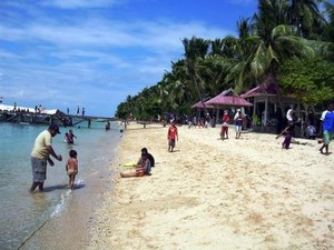 Pesona Pulau Mutiara (Malangke) dari Bombana
