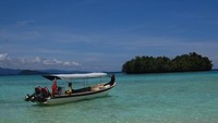 Teluk Kabui yang menampilkan pesona panoramanya, kemanapun mata memandang.