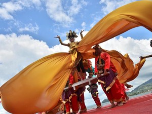 Pesta Meriah di Tepi Danau Ranau Lampung Barat