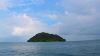 Pulau Umang yang berlokasi di dekat Pulau Sebesi
