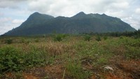 Bukit Kelam dilihat dari sisi timur