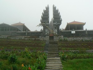 Pura Giri Arjuna di Kota Wisata Batu