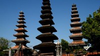 Pura Brahma, Siwa dan Wisnu (kanan-kiri) (HRA)
