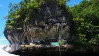 Salah satu Pulau Karang di Kokas dimana terletak tempst tidur Putri Laut