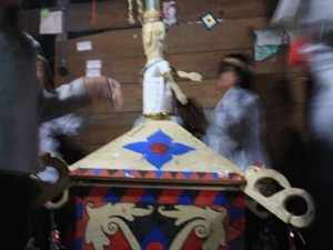 Ritual Pemberian Makan Arwah di Eheng