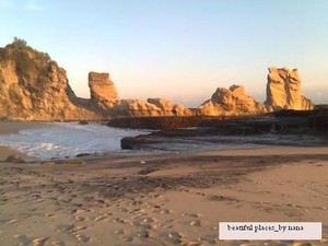Romansa Pantai Klayar