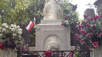 Makam musisi klasik Frederic Chopin (wikipedia)