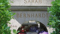 Makam aktris Sarah Bernhardt (wikipedia)