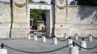 Pintu masuk Pere-Lachaise (wikipedia)