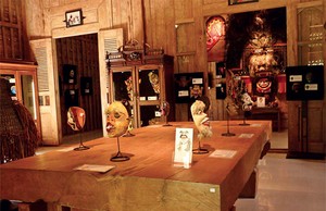 Rumah Seribu Topeng