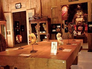 Rumah Seribu Topeng