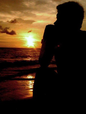 Saat Mentari Terbenam di Ujung Genteng