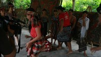 Latihan membanting lawan