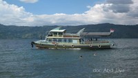 Danau Toba dilihat dari Pulau Samosir