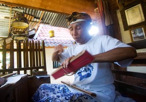 Sang Legendaris, Penulis Daun Lontar, I Wayan Muditadnana