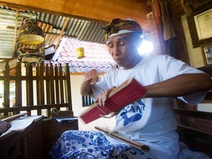 Sang Legendaris, Penulis Daun Lontar, I Wayan Muditadnana