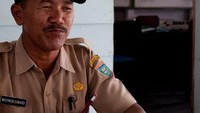 Bapak Wasimun, Sekretaris Desa yang menyambut kami dengan hangat.