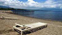 Pantai Waiara di timur Maumere.