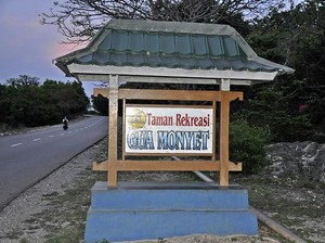 Sejenak Menikmati Suasana Gua Monyet Alak