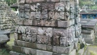 Salah satu relief pada Candi Sukuh