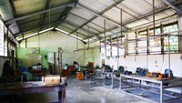 Workshop pewter tempat Pak Kuswandi