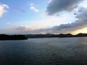 Senja Menawan di  Pelabuhan Lembar