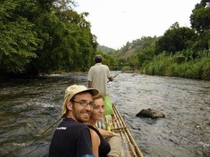 Sensasi Bamboo Rafting di Loksado