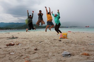 Seru-seruan di Pantai Mutun dan Pulau Tangkil