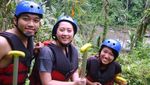 Serunya Rafting bersama Backpacker Manis Manja