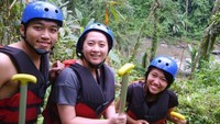Menuruni lembah menuju starting point