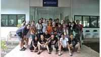 Foto bersama seluruh traveler