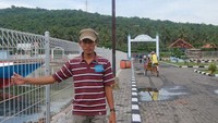 Saya berpose di Gerbang Karimun Jawa