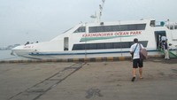 Kapal Motor Cepat Kartini I yang mengantarkan kita ke Kep. Karimun Jawa