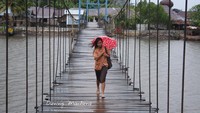 Jembatan Gantung penghubung Lorong Desa 1 ke daratan