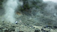 Di dasar Kawah Domas
