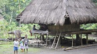 tipikal rumah dan masyarakat desa Mobang