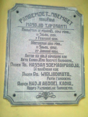 Suatu senja di Mesjid Cipaganti Bandung