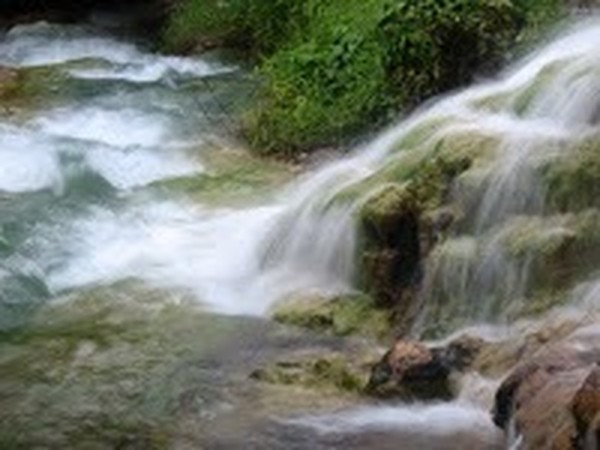 Sumber Mata Air Panas Mengeruda yang Mempesona