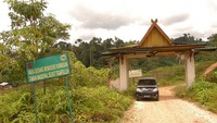 Gerbang masuk Taman Nasional Bukit Tigapuluh