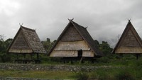 rumah adat Suku Lore