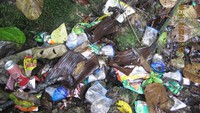 Sampah di lokasi Air Terjun Haratai