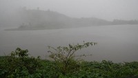 Telaga Cebong Berselimut Kabut