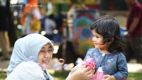Ibu, lihat balonnya