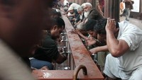 Para jamaah berwudhu (Foto: Syubhan)