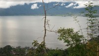 Danau Maninjau dilihat dari atas