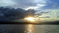 Sunset di Jangari, tak kalah dengan pantai manapun di Indonesia