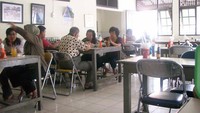 Warung Ibu Ipah-Suasana Dalam Ruang